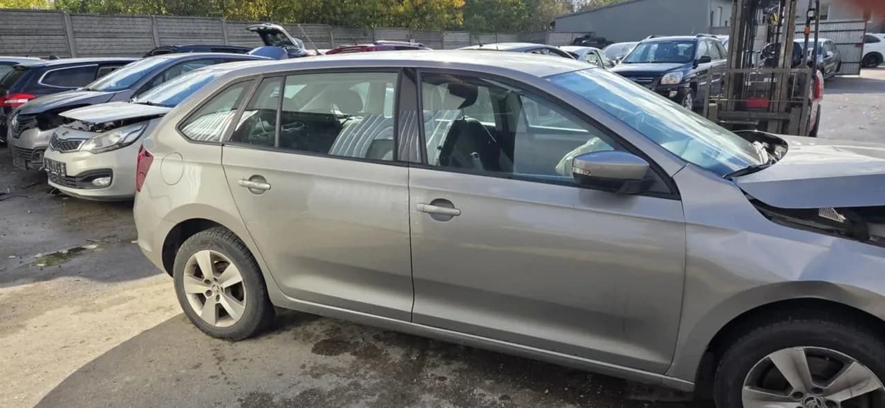 SKODA RAPID spaceback lf8h lusterko prawe europa – zdjęcie 1
