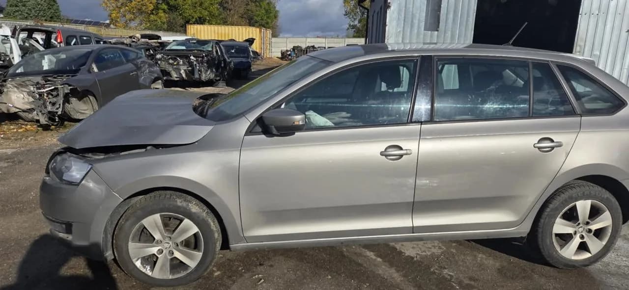 SKODA RAPID spaceback lf8h błotnik lewy przód – zdjęcie 1