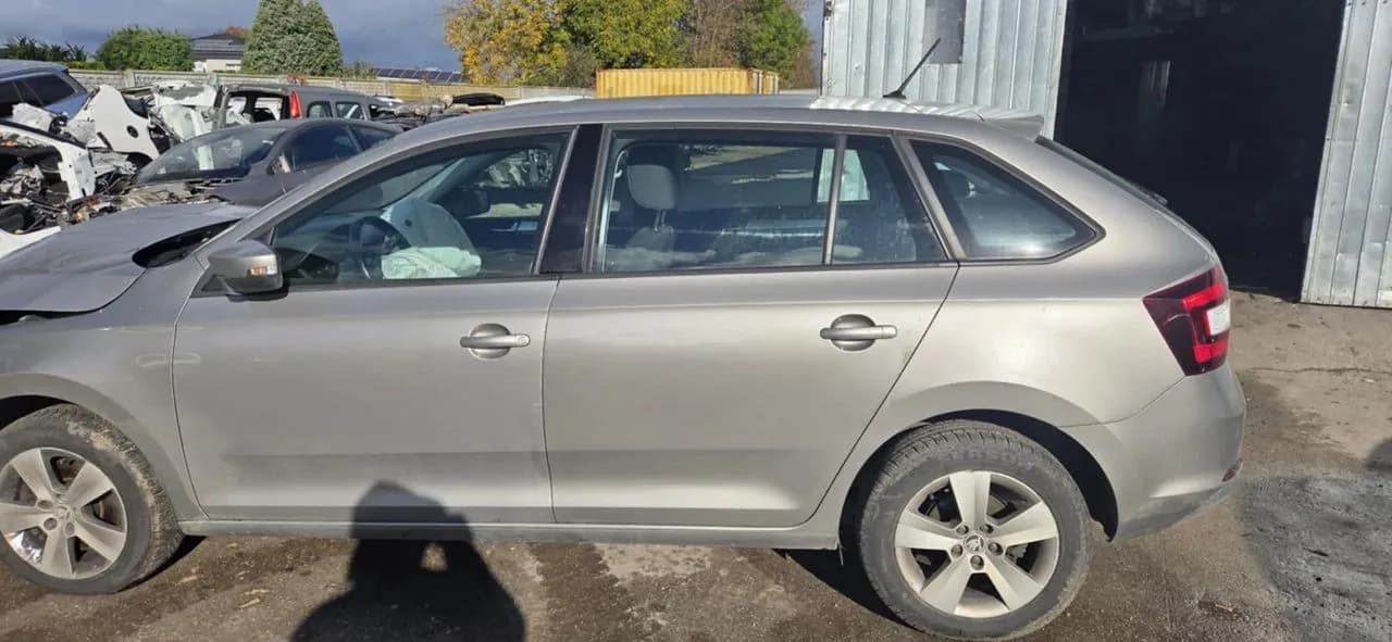SKODA RAPID spaceback lf8h drzwi lewy przód kompletne – zdjęcie 1