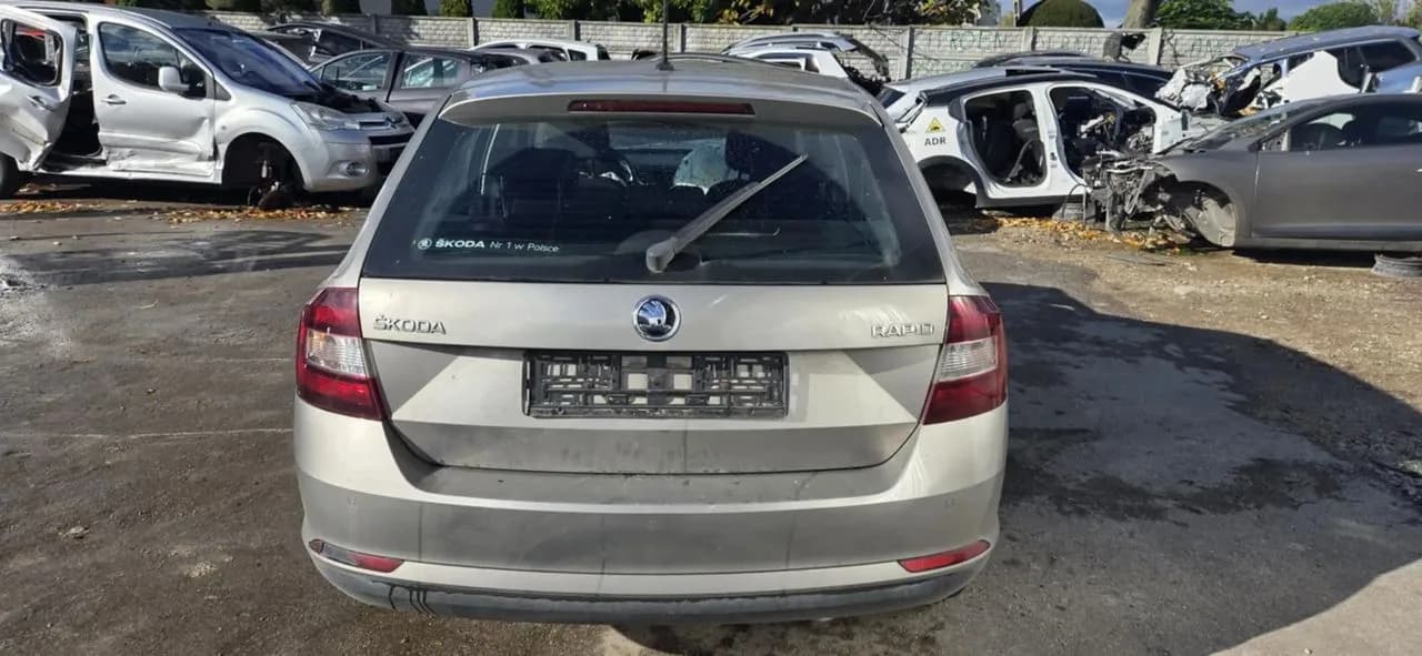 SKODA RAPID spaceback lf8h pas tylny wanna – zdjęcie 1