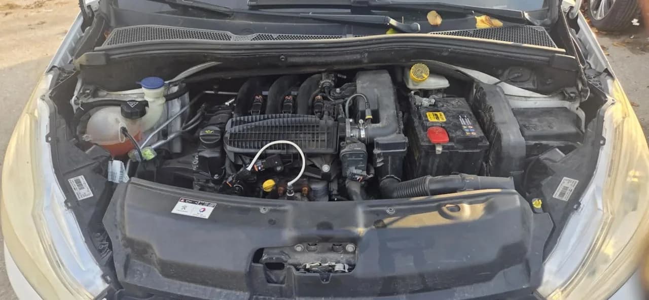 PEUGEOT 208 podszybie europa – zdjęcie 1