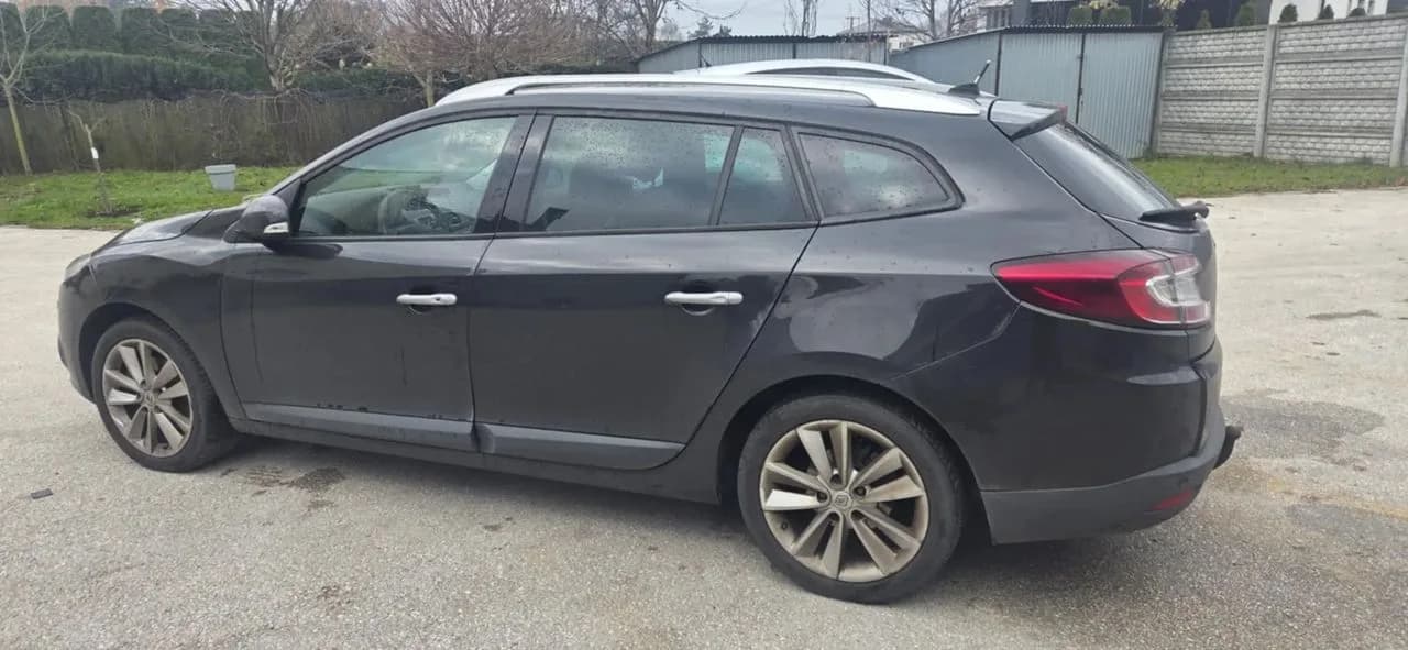 RENAULT MEGANE III NV676 kombi błotnik lewy tył – zdjęcie 1