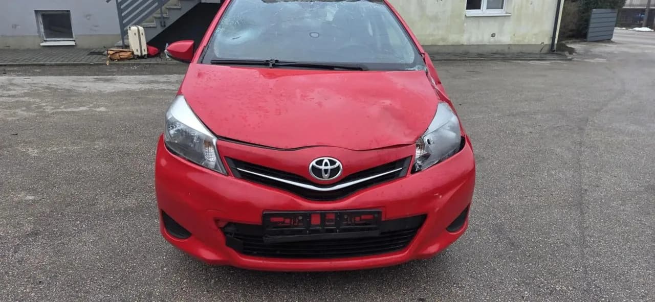 TOYOTA YARIS III belka wzmocnienie zderzaka przód – zdjęcie 1