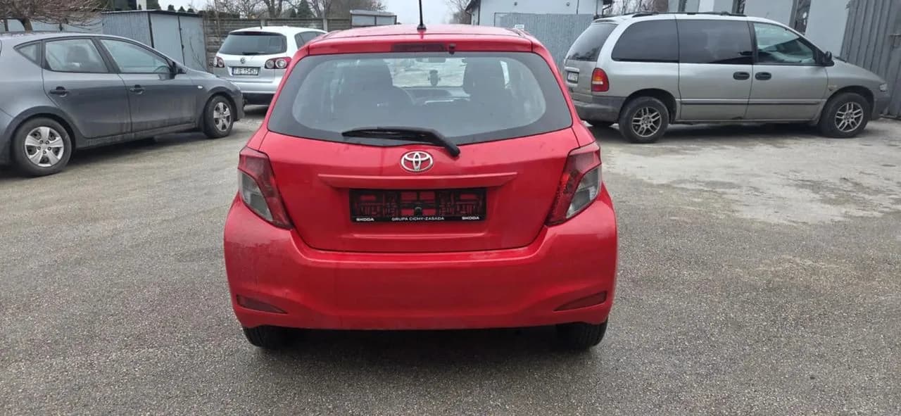 TOYOTA YARIS III belka wzmocnienie zderzaka tył – zdjęcie 1
