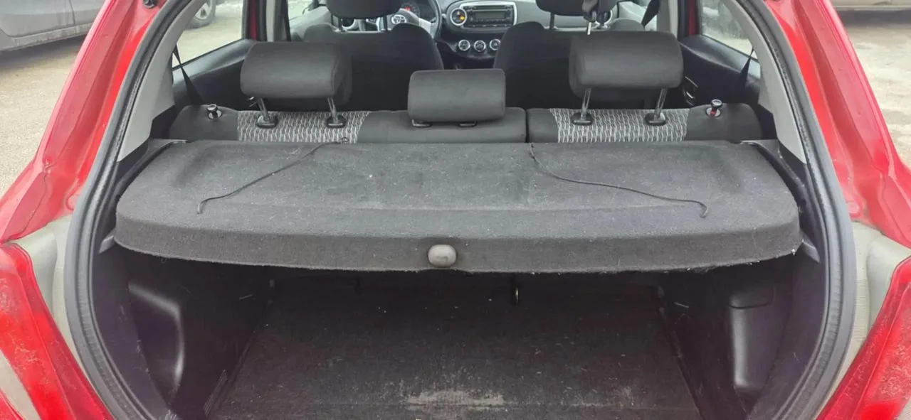 TOYOTA YARIS III półka tył roleta bagażnika – zdjęcie 1