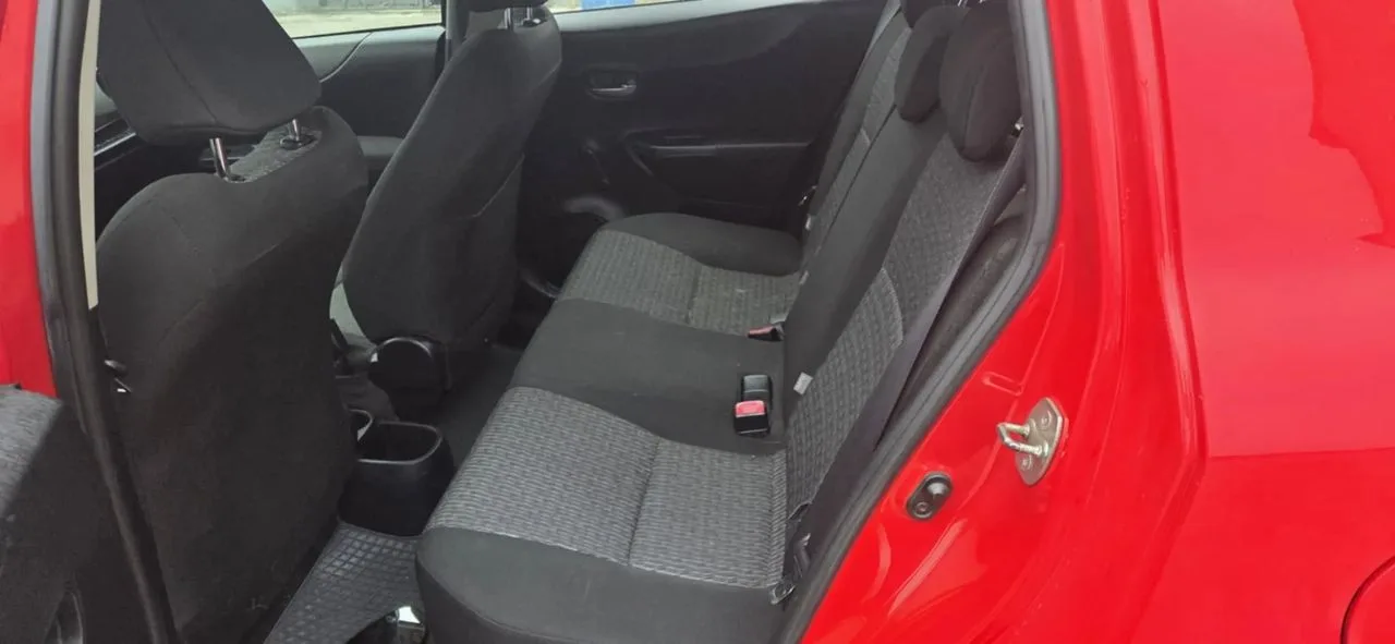 TOYOTA YARIS III fotel kanapa tył – zdjęcie 1