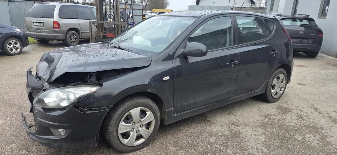 HYUNDAI I30 podszybie – zdjęcie 1