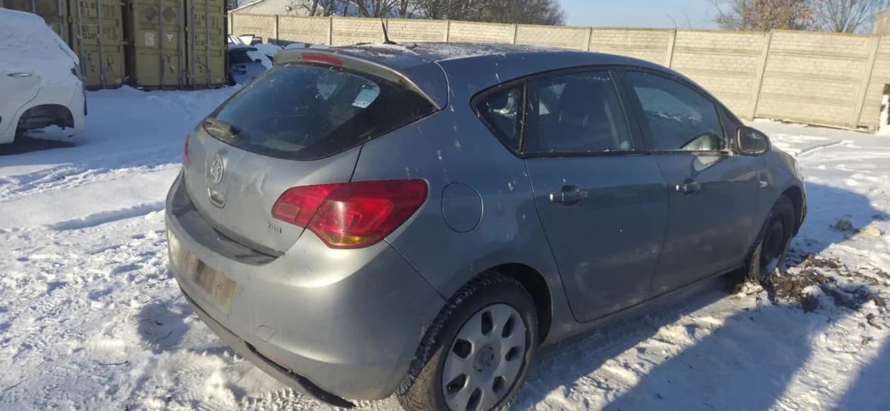 OPEL ASTRA J IV belka zawieszenie tył – zdjęcie 1