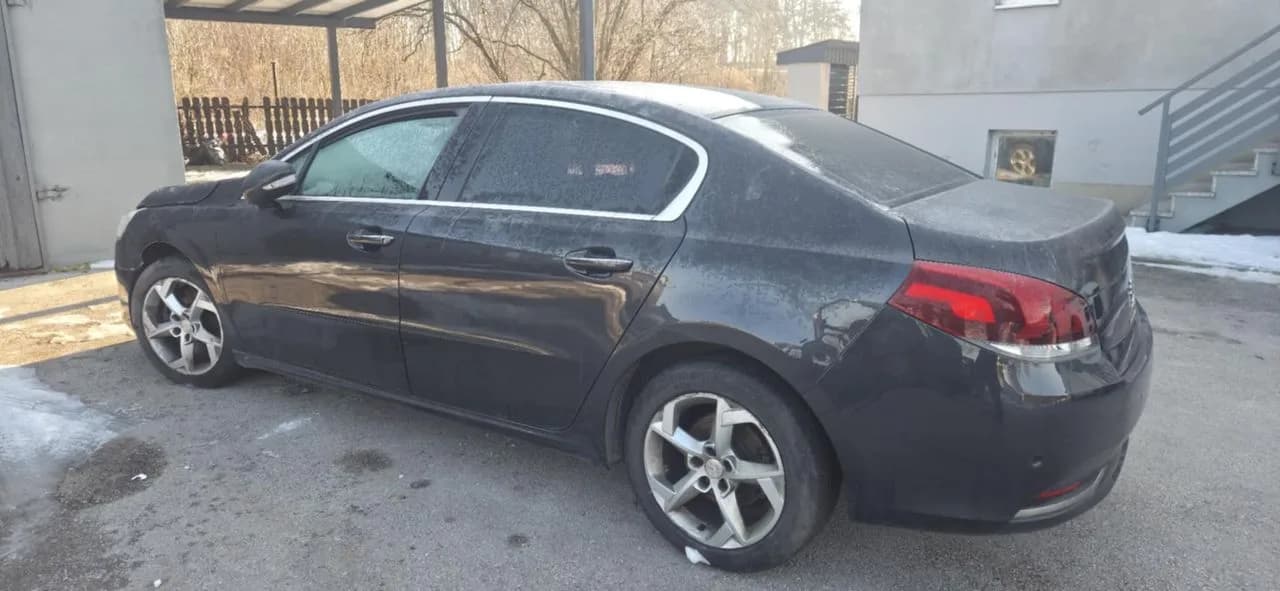 Peugeot 508 EEHD błotnik lewy tył sedan – zdjęcie 1