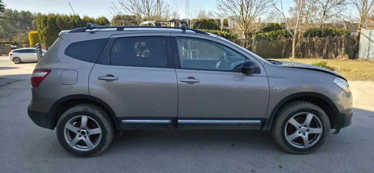 NISSAN QASHQAI LIFT I10 C30G błotnik prawy przód – zdjęcie 1