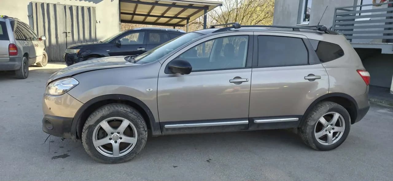 NISSAN QASHQAI LIFT I10 1,6DCI 130KM piasta zwrotnica prawy lewy przód – zdjęcie 1