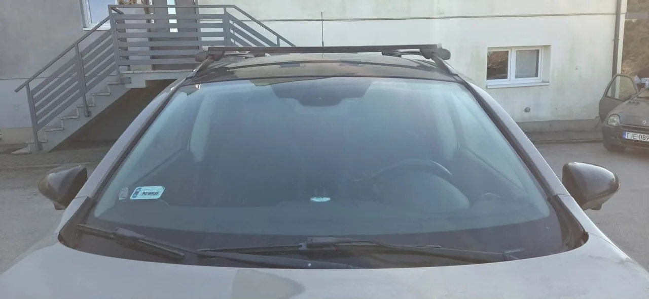 NISSAN QASHQAI LIFT I10 mechanizm silnik wycieraczek przód – zdjęcie 1