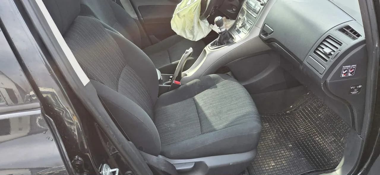 TOYOTA AURIS fotel prawy przód – zdjęcie 1