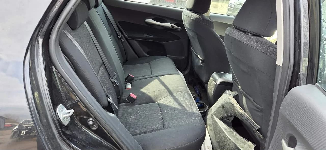 TOYOTA AURIS fotel kanapa tył – zdjęcie 1
