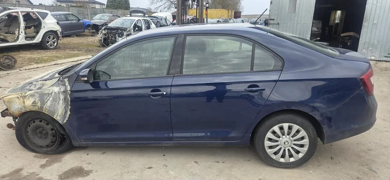 SKODA RAPID liftback belka zderzaka tył – zdjęcie 4