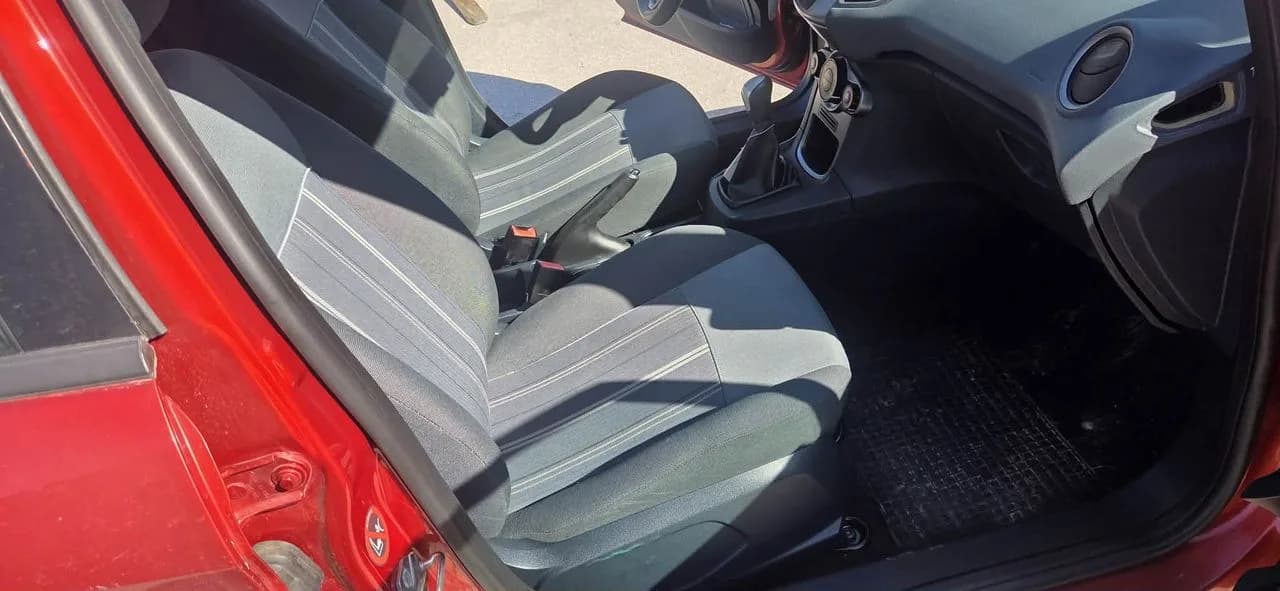 FORD FIESTA MK7 fotel prawy przód europa – zdjęcie 1