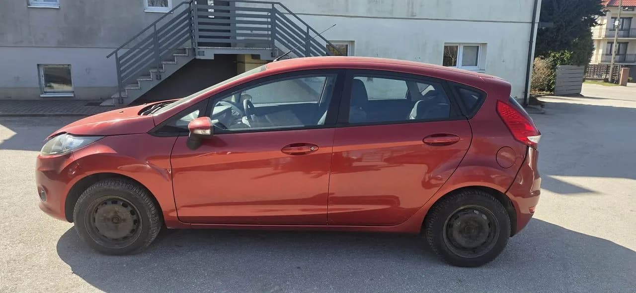 FORD FIESTA MK7 T9 drzwi lewy przód kompletne – zdjęcie 1