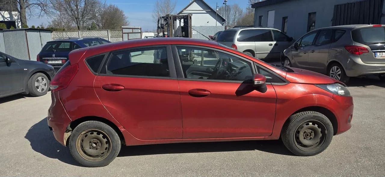 FORD FIESTA MK7 T9 drzwi prawy przód kompletne – zdjęcie 1