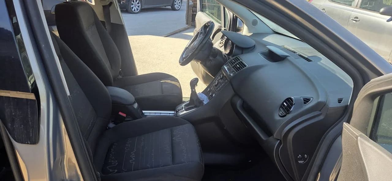 OPEL MERIVA B fotel prawy lewy przód – zdjęcie 1