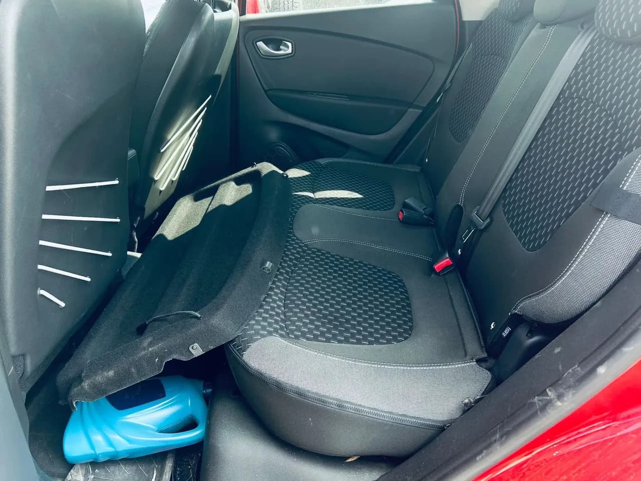 RENAULT CAPTUR LIFT fotel kanapa tył – zdjęcie 1