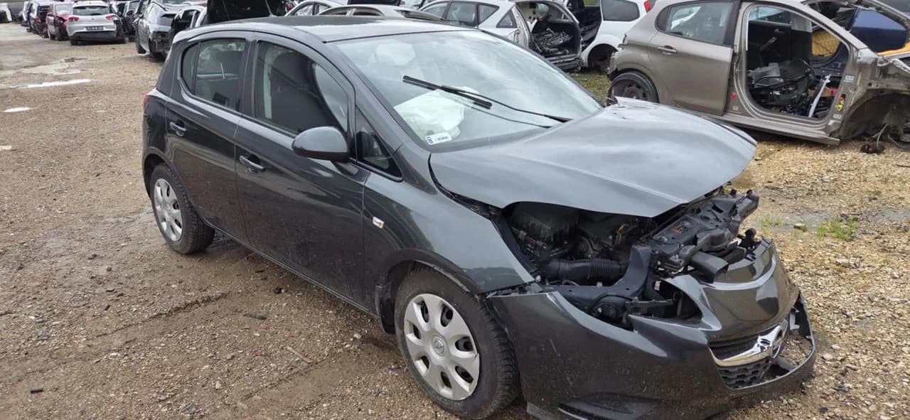 OPEL CORSA E znaczek opel na przedni zderzak – zdjęcie 1