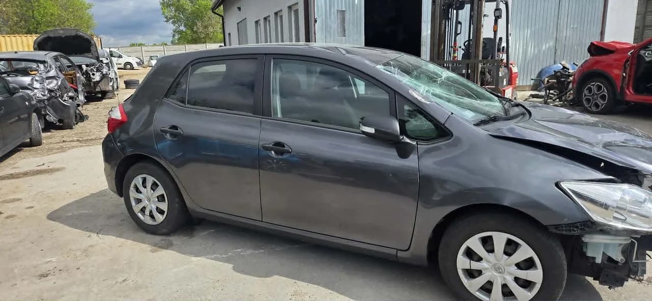 TOYOTA AURIS 1G3 lift lusterko prawe – zdjęcie 1