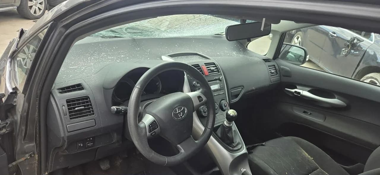 Toyota Auris I (2006–2012)