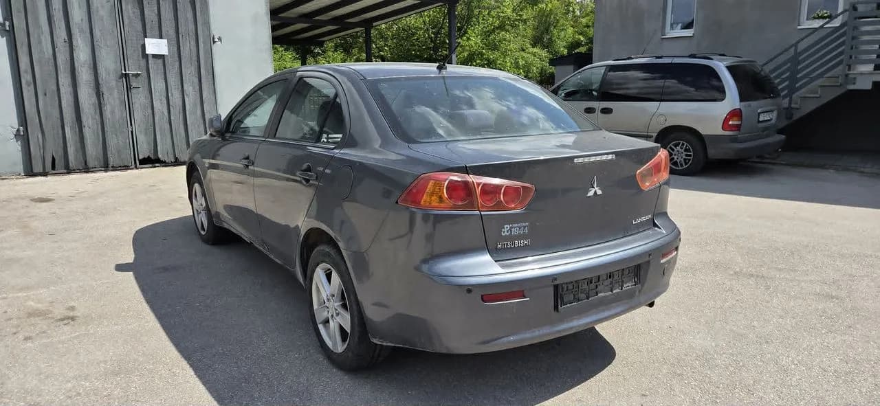 MITSUBISHI LANCER IX sedan lampa lewy tył – zdjęcie 1