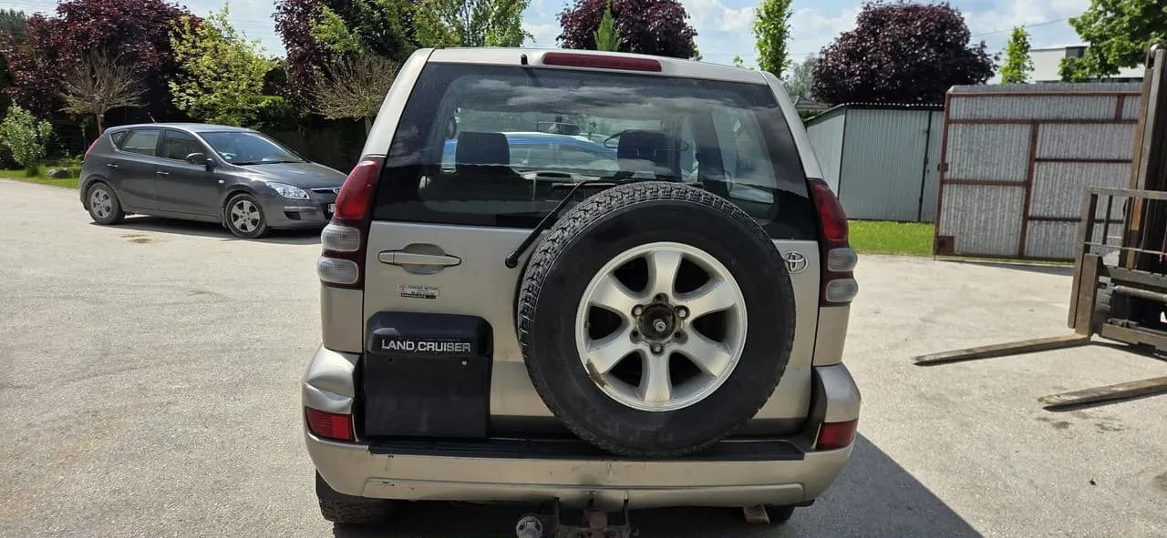 TOYOTA LAND CRUISER FJ120 pas tył podłoga wanna 3 drzwi – zdjęcie 1