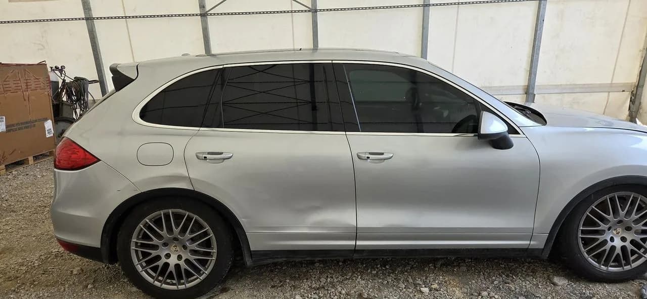 PORSCHE CAYENNE 7P błotnik prawy tył – zdjęcie 1