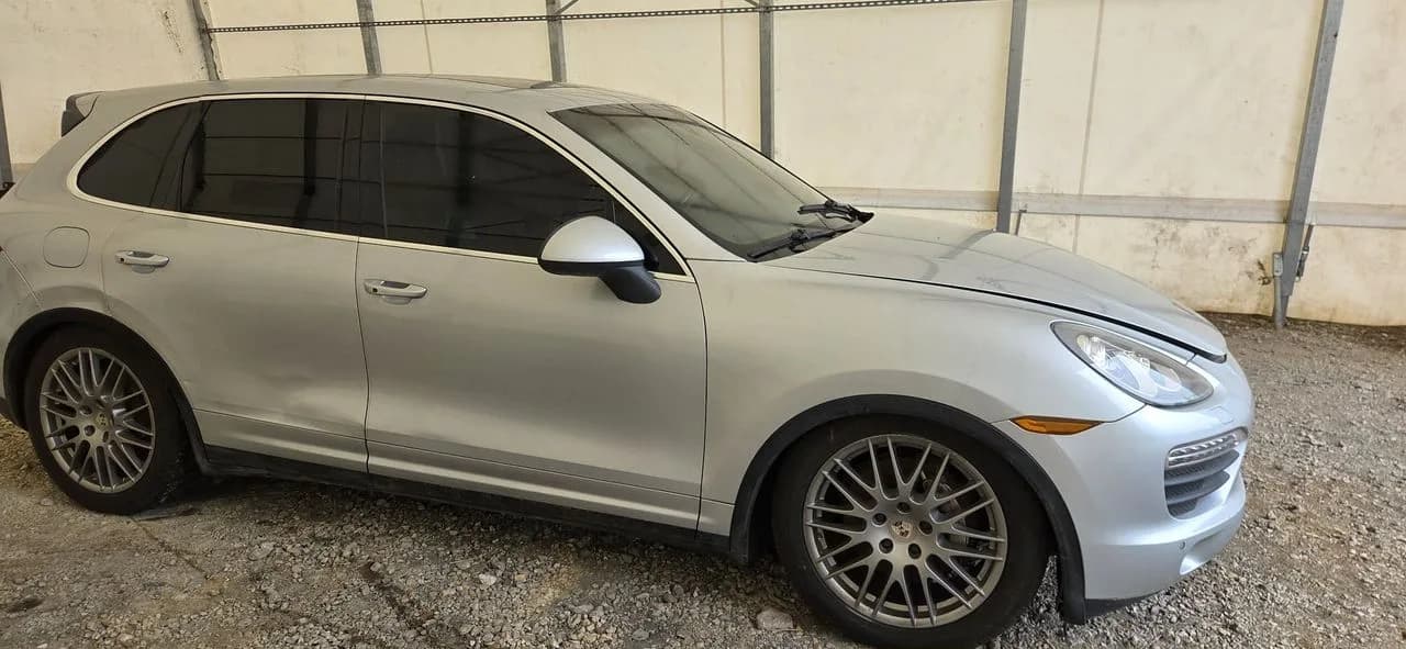 PORSCHE CAYENNE 7P błotnik prawy przód – zdjęcie 1