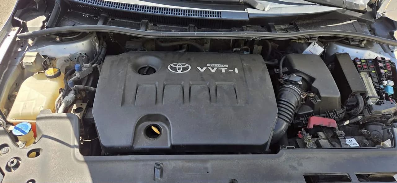 TOYOTA COROLLA E15 1,6VVTI alternator – zdjęcie 1