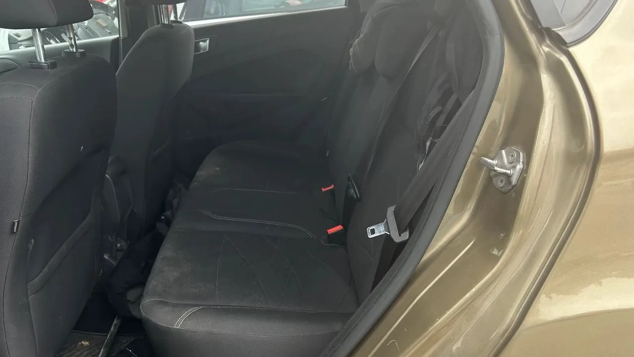 FORD FIESTA MK7 fotel kanapa tył – zdjęcie 1