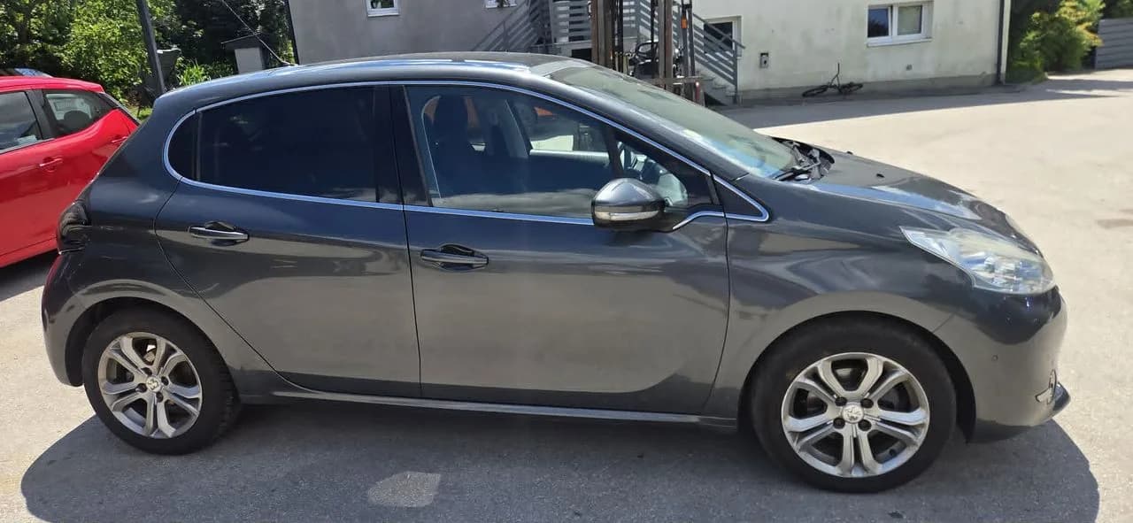 PEUGEOT 208 KTPD słupek próg prawy – zdjęcie 1