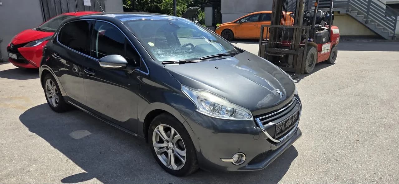 PEUGEOT 208 1,6 EHDI 92KM piasta zwrotnica prawy przód – zdjęcie 1