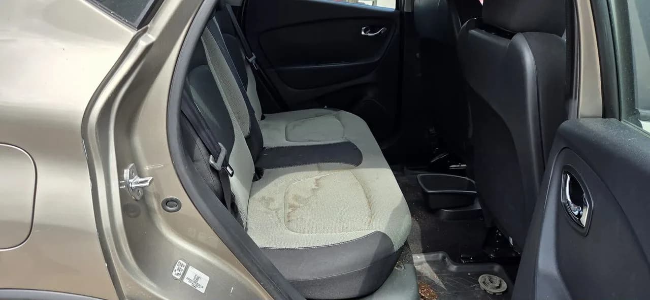 RENAULT CAPTUR fotel kanapa tył – zdjęcie 1