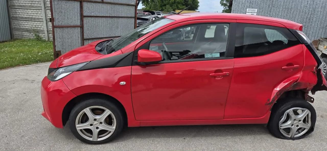 TOYOTA AYGO II 3P0 drzwi lewy przód komplet – zdjęcie 1