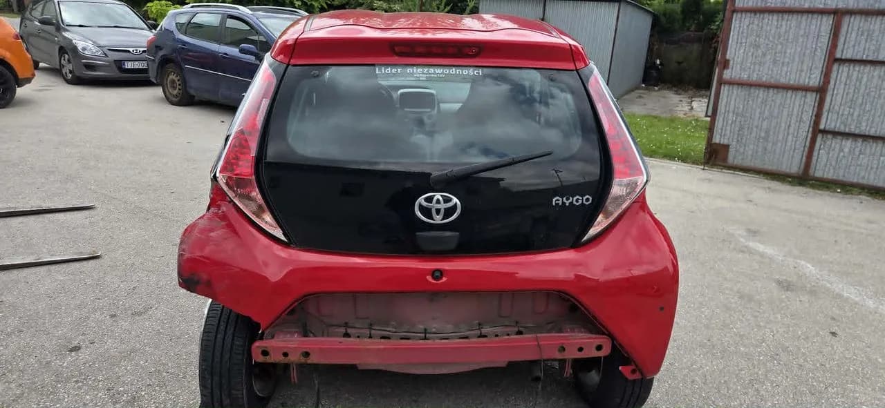 TOYOTA AYGO II 3P0 klapa tył komplet szyba – zdjęcie 1