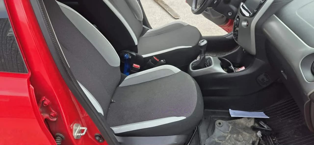 TOYOTA AYGO II fotel prawy przód – zdjęcie 1