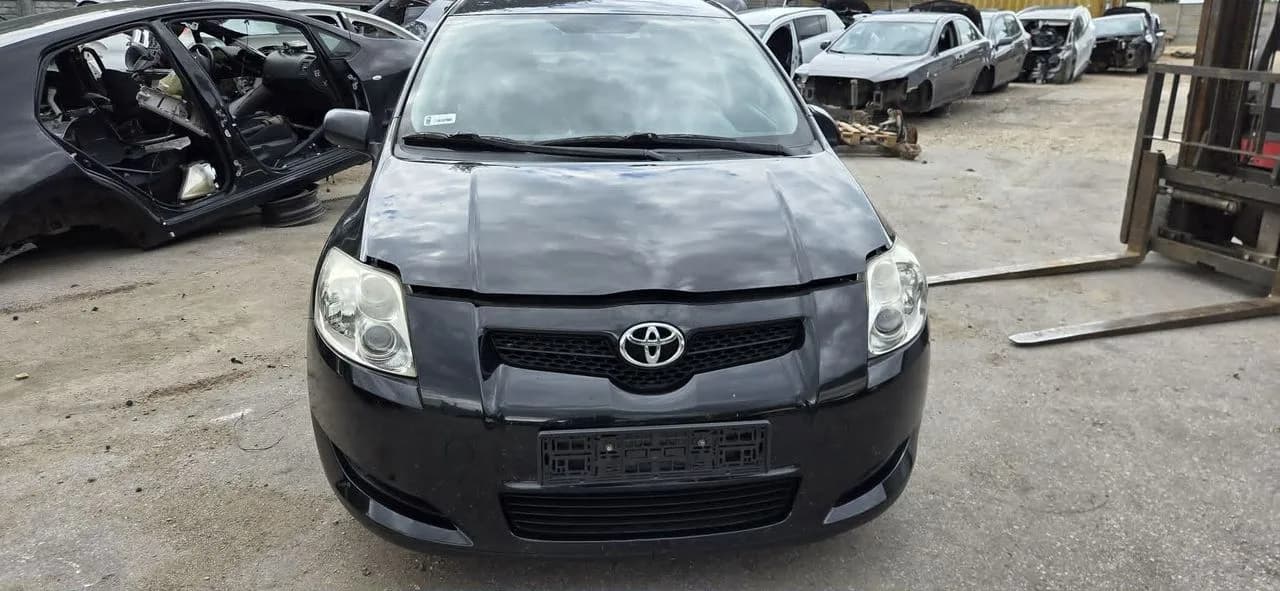 TOYOTA AURIS lampa lewy przód – zdjęcie 1