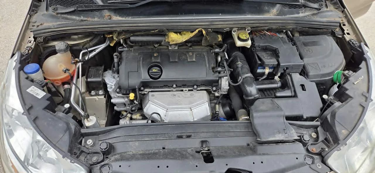 CITROEN C4 II B7 1,6 VTI pas przedni przód – zdjęcie 1