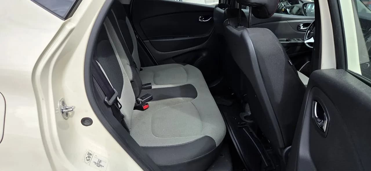 RENAULT CAPTUR kanapa tył – zdjęcie 1