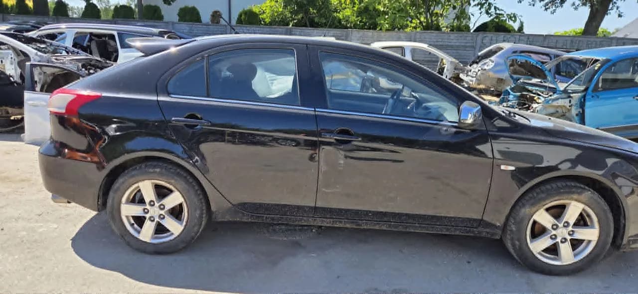 MITSUBISHI LANCER X X42 drzwi prawy przód komplet – zdjęcie 1