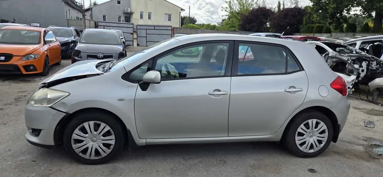 Toyota Auris I (2006–2012)