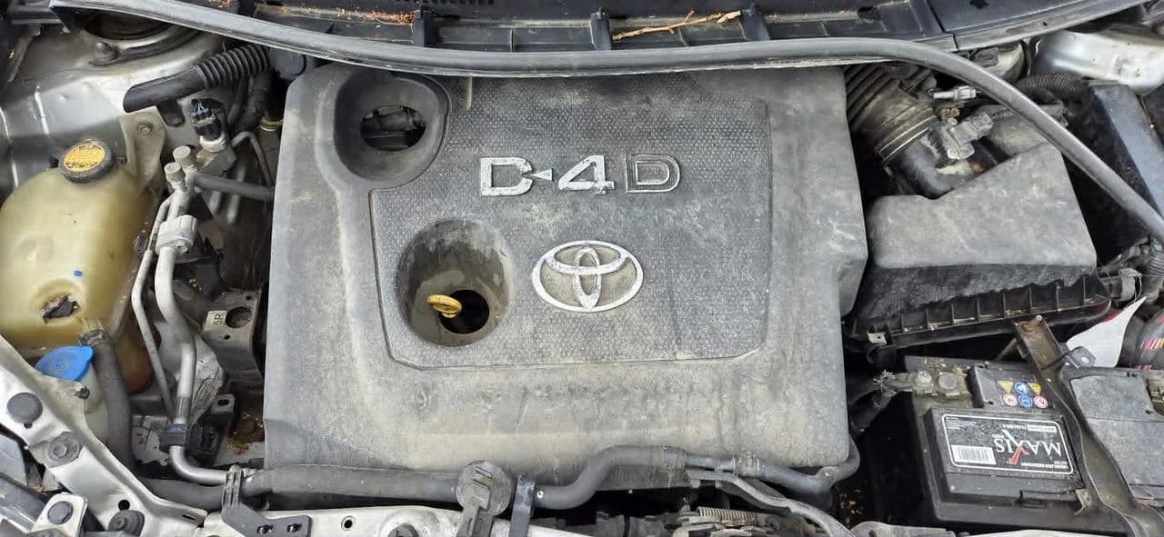 TOYOTA AURIS 1,4 D4D 90KM alternator – zdjęcie 1