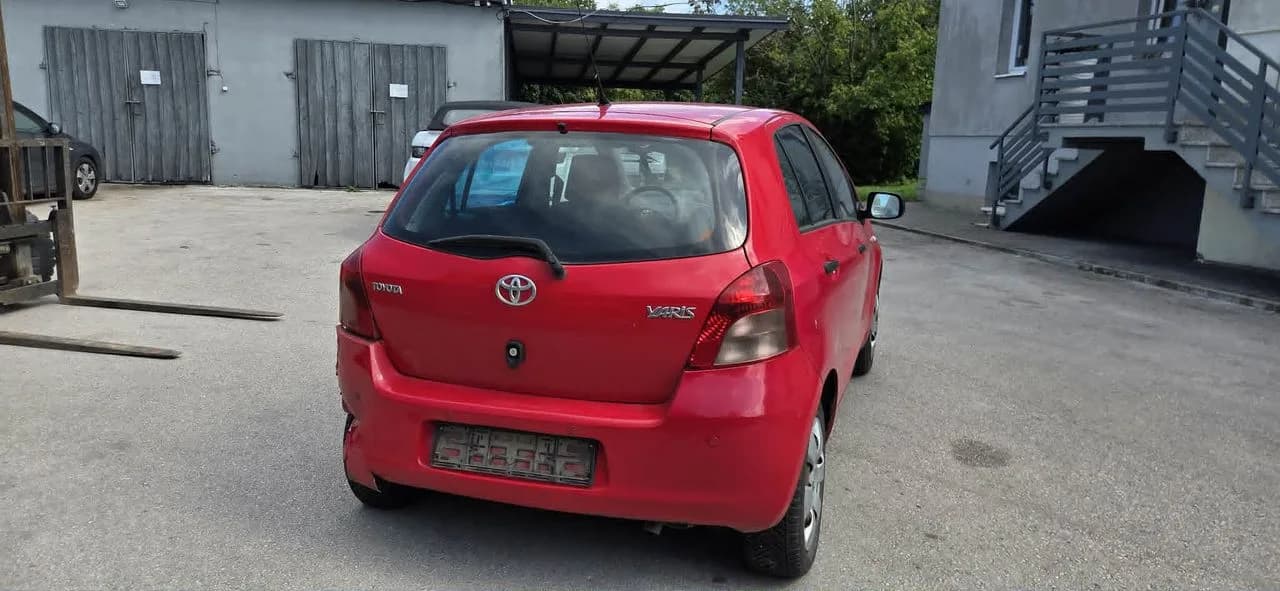 TOYOTA YARIS II 3P0 klapa tył komplet szyba – zdjęcie 1