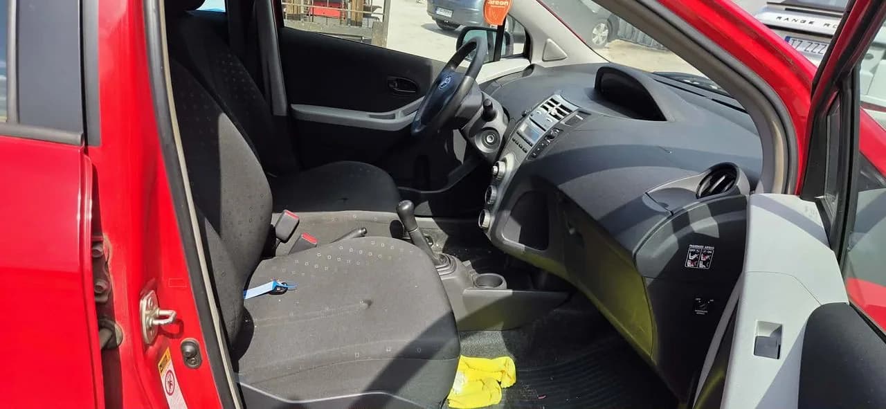 TOYOTA YARIS II fotel prawy przód – zdjęcie 1