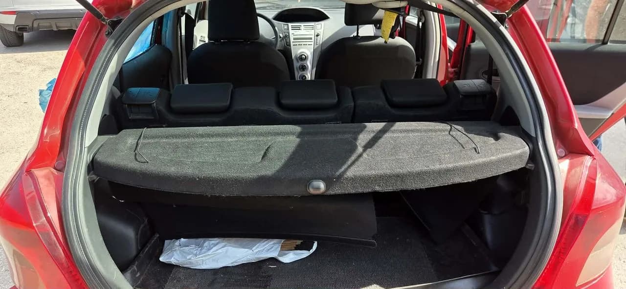 TOYOTA YARIS II półka tył roleta bagażnika – zdjęcie 1