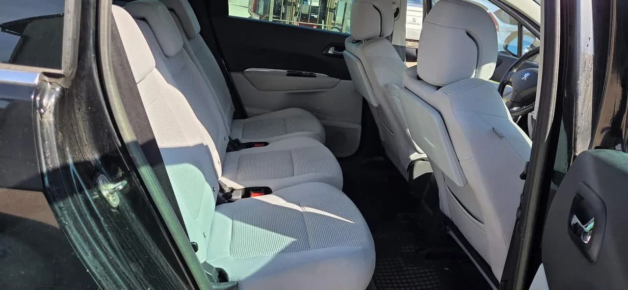 PEUGEOT 5008 fotel prawy lewy środek tył – zdjęcie 1