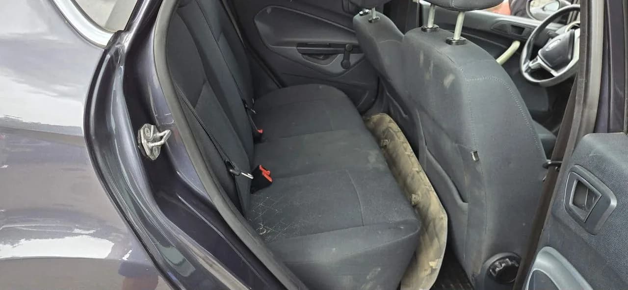 FORD FIESTA MK7 kanapa tył – zdjęcie 1